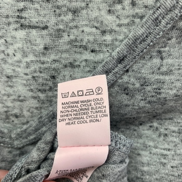 Victoria’s Secret M Short sleeve v neck tshirt EUC - Picture 3 of 6